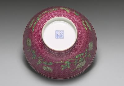 图片[3]-Tea bowl with chrysanthemum on a carved red ground in falangcai painted enamels, Qianlong reign (1736-1795), Qing dynasty-China Archive